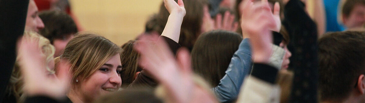 What courses does the Library offer?